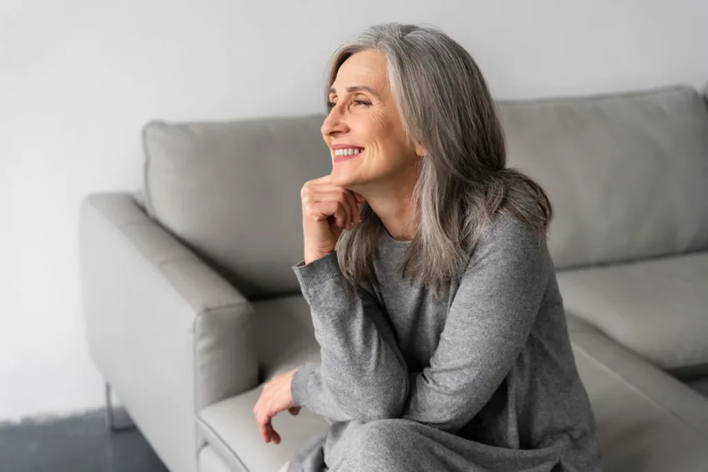 Adulto Sonriendo Gracias a Invisalign