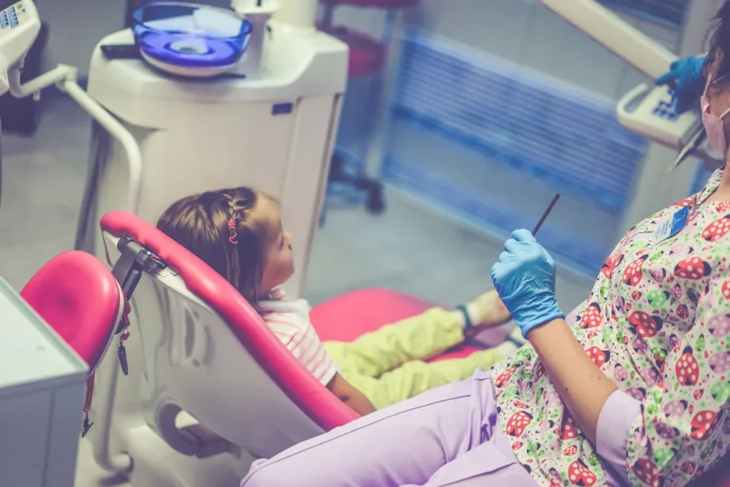 Tratamientos de fluoruro en la consulta dental